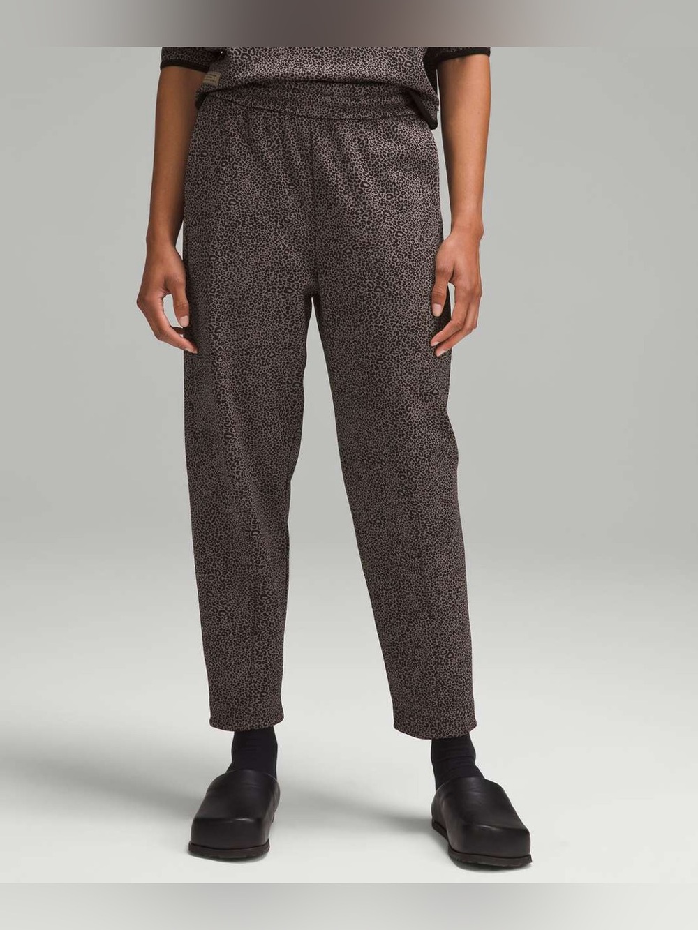 Lululemon lab Double-Knit Jacquard Pant 26"
Leopardo Mini Jacquard Lunar Rock